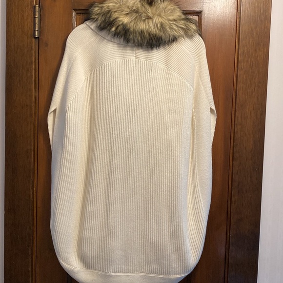 MICHAEL Michael Kors Faux-Fur Buckle/Zip Up Poncho - Picture 6 of 14